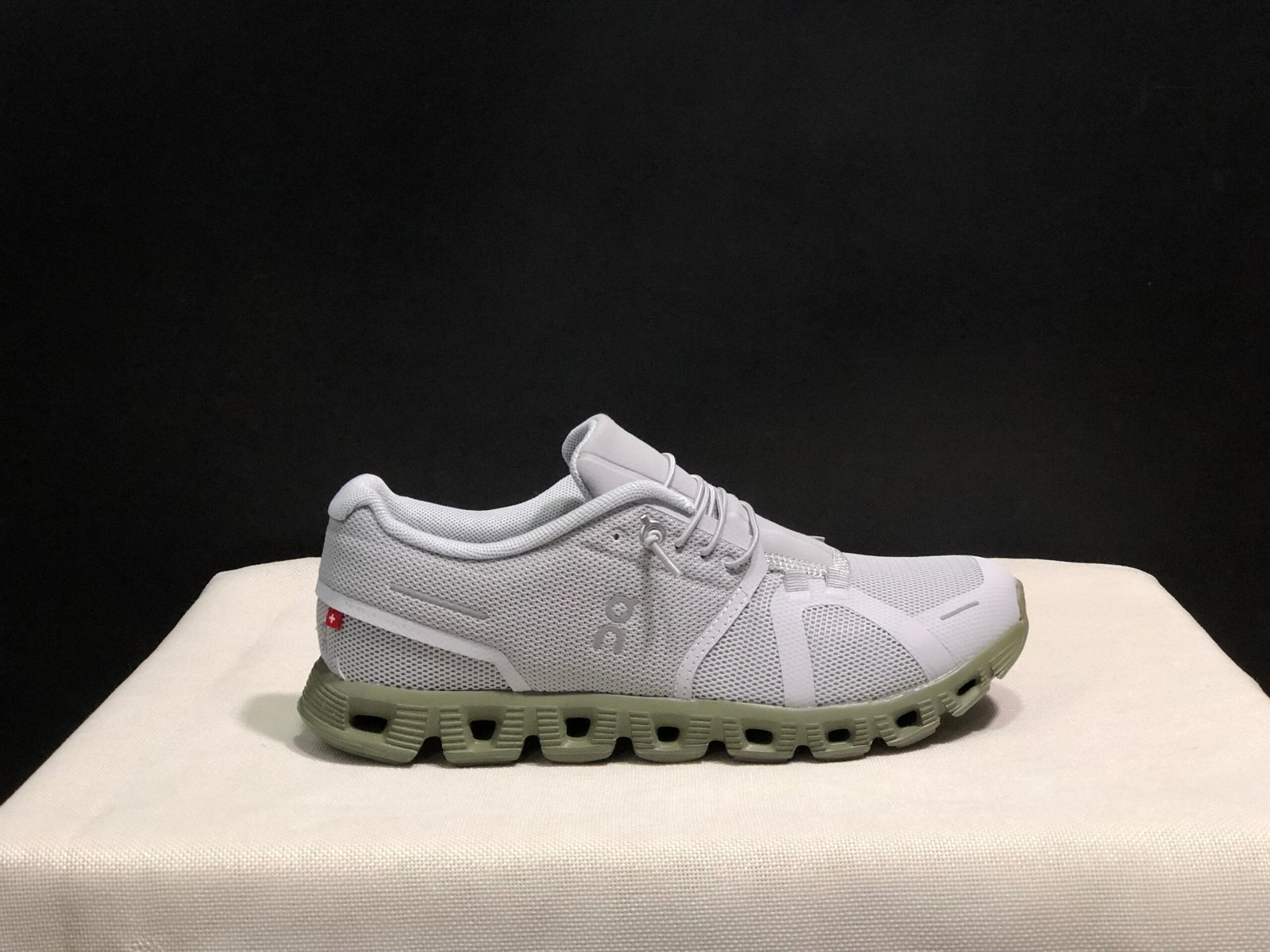 On Running shoes inspired Cloud