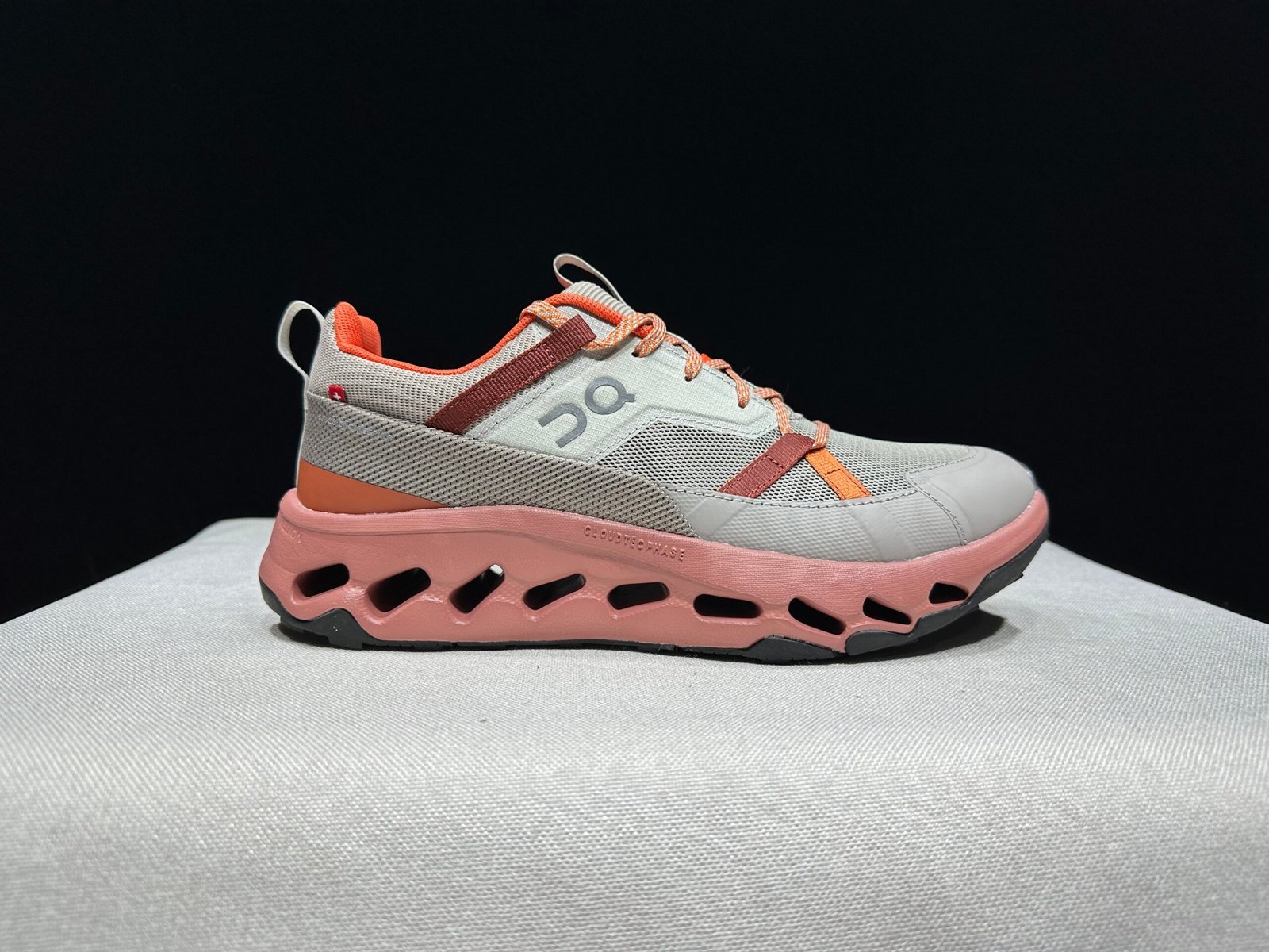 On Running shoes inspired Cloudhorizon