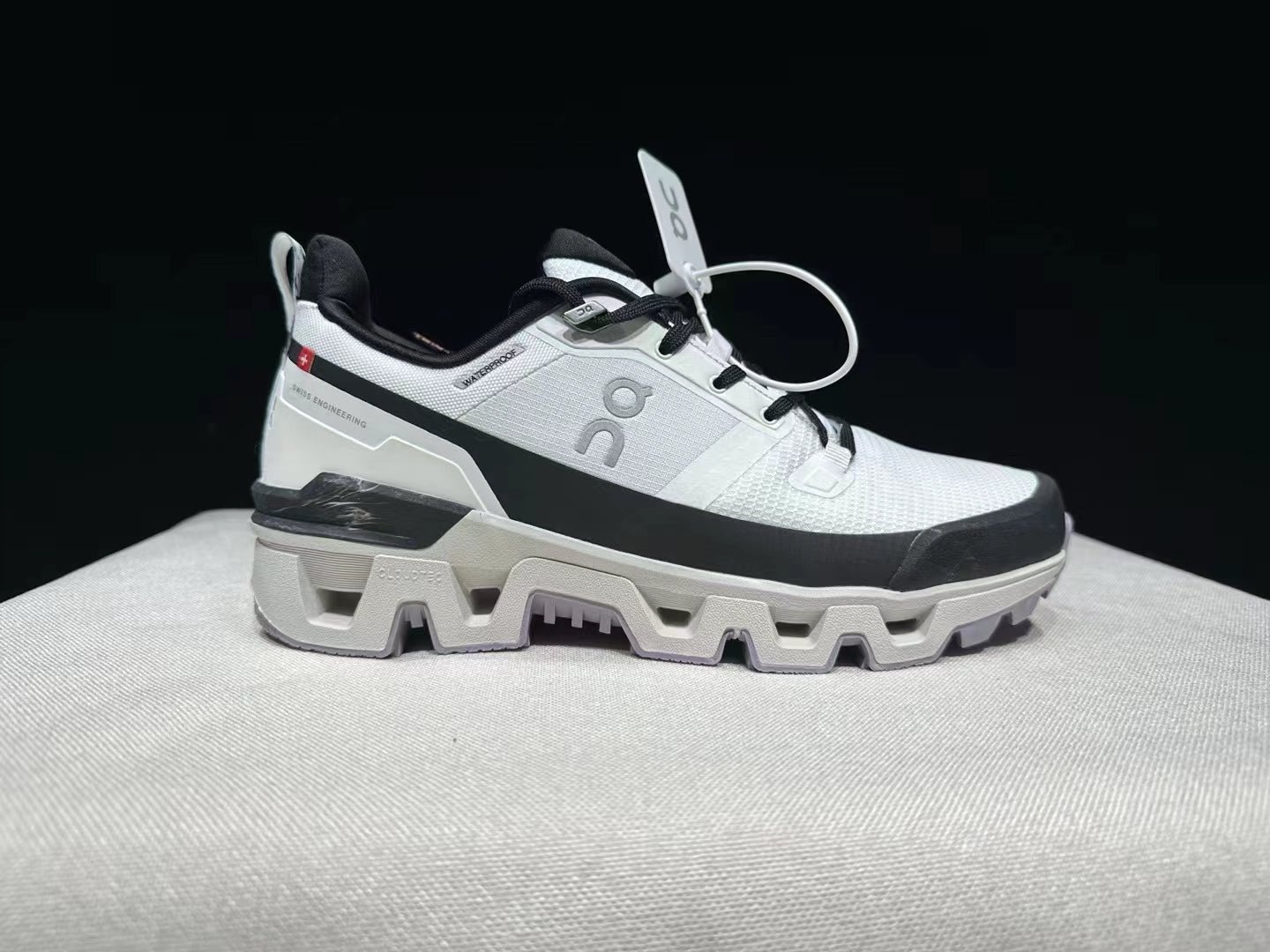On Running shoes inspired Cloudwander waterproof