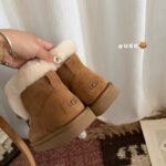 UGG BOOTS