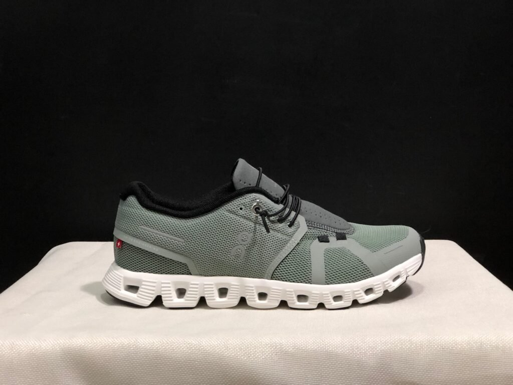 On Running shoes inspired Cloud