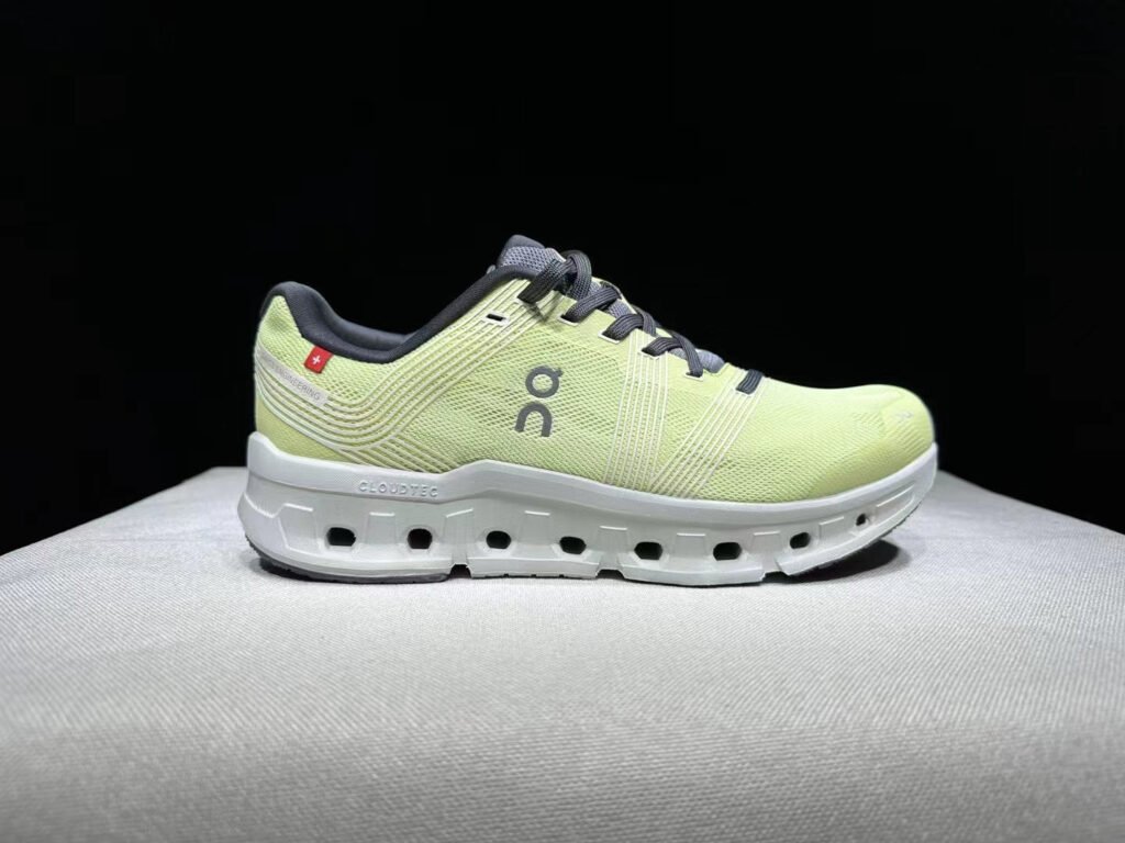 On Running shoes inspired Cloudgo