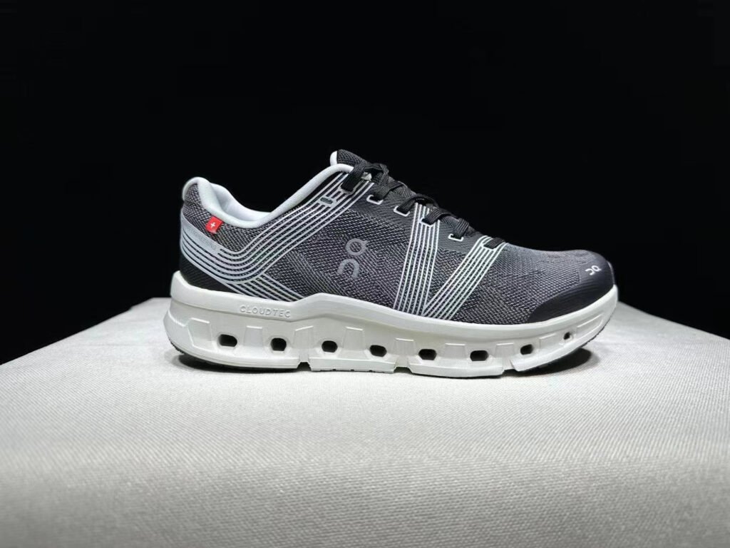 On Running shoes inspired Cloudgo