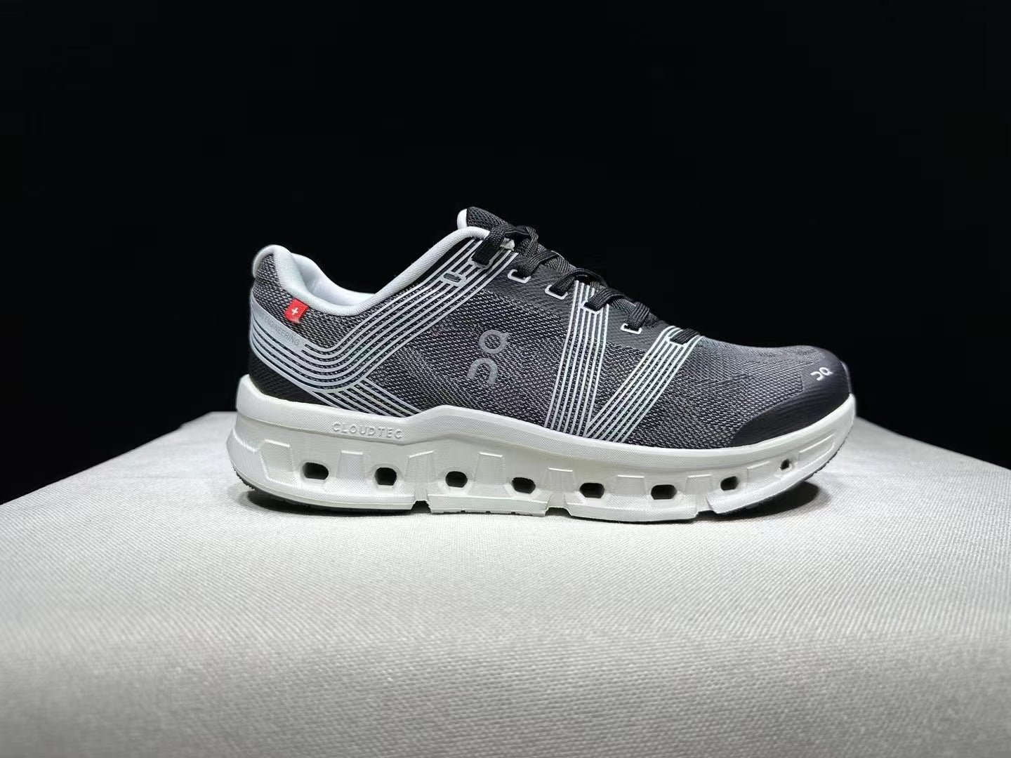 On Running shoes inspired Cloudgo