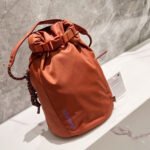 Lululemon crossbody bag size 23x15x27cm