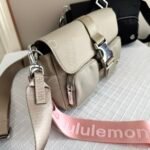 Lululemon Wunderlust corss body bag 3L 23.5×5.5×14.5cm