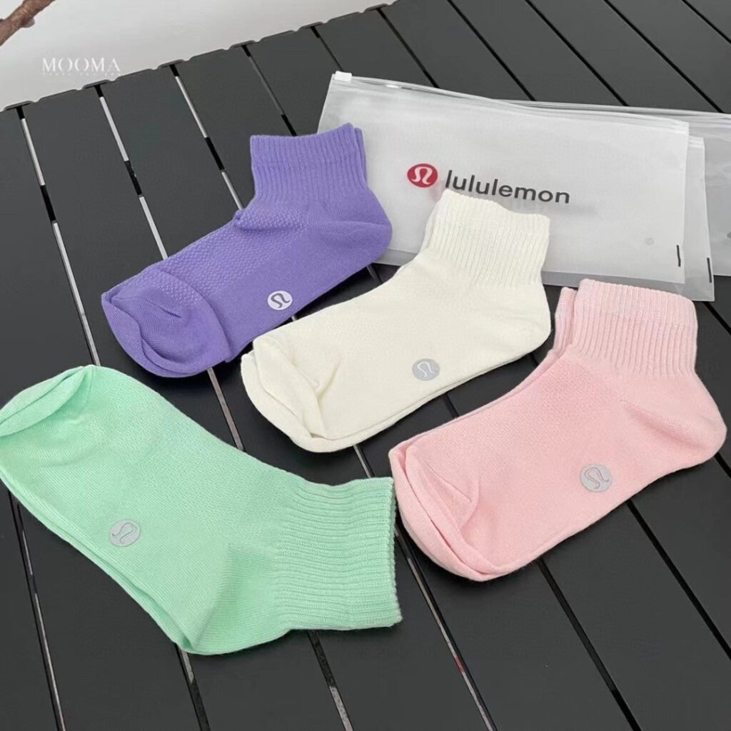 Lululemon women’s Men’s socks 4 paris / bag