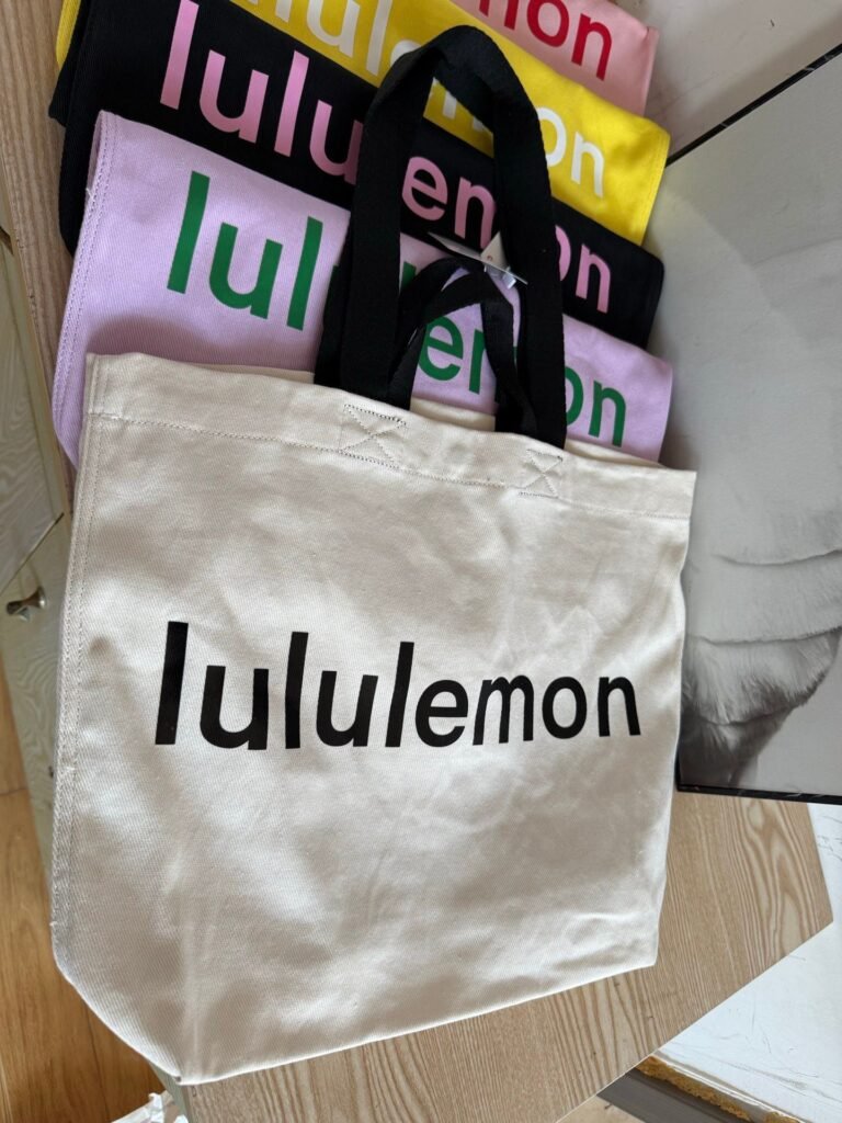 Lululemon 19L tote