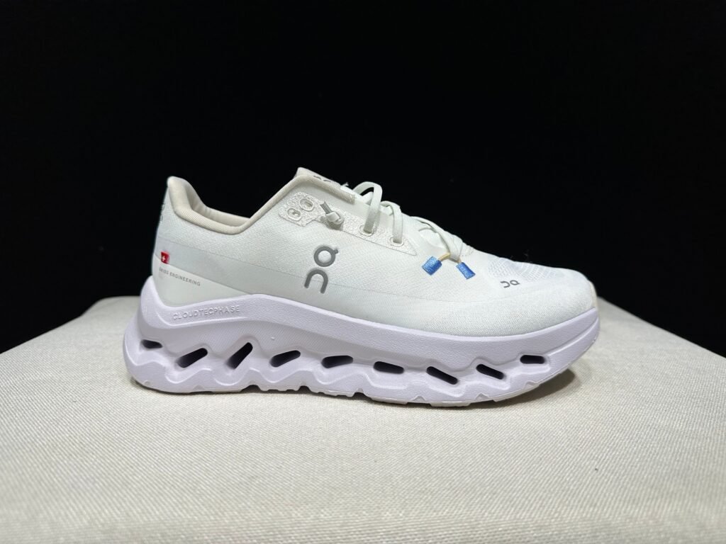 On Running shoes inspired Cloudtilt