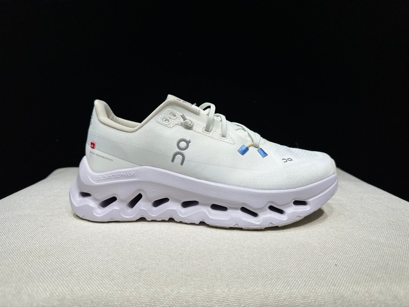 On Running shoes inspired Cloudtilt