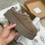 UGG Warm Slippers (6 colors )
