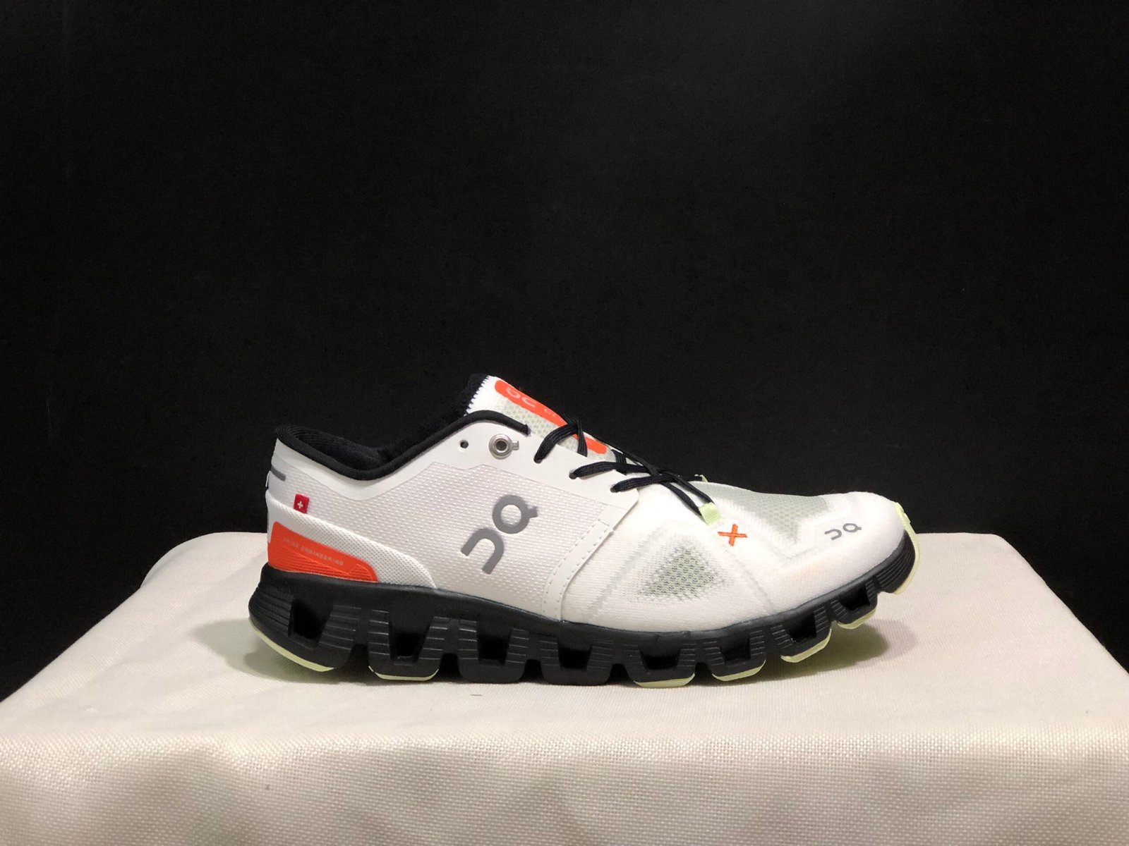 On Running shoes inspired Cloud