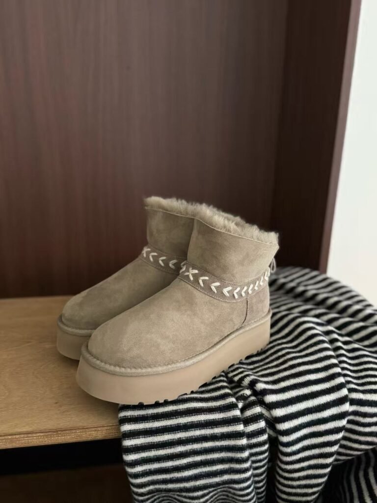 UGG BOOTS