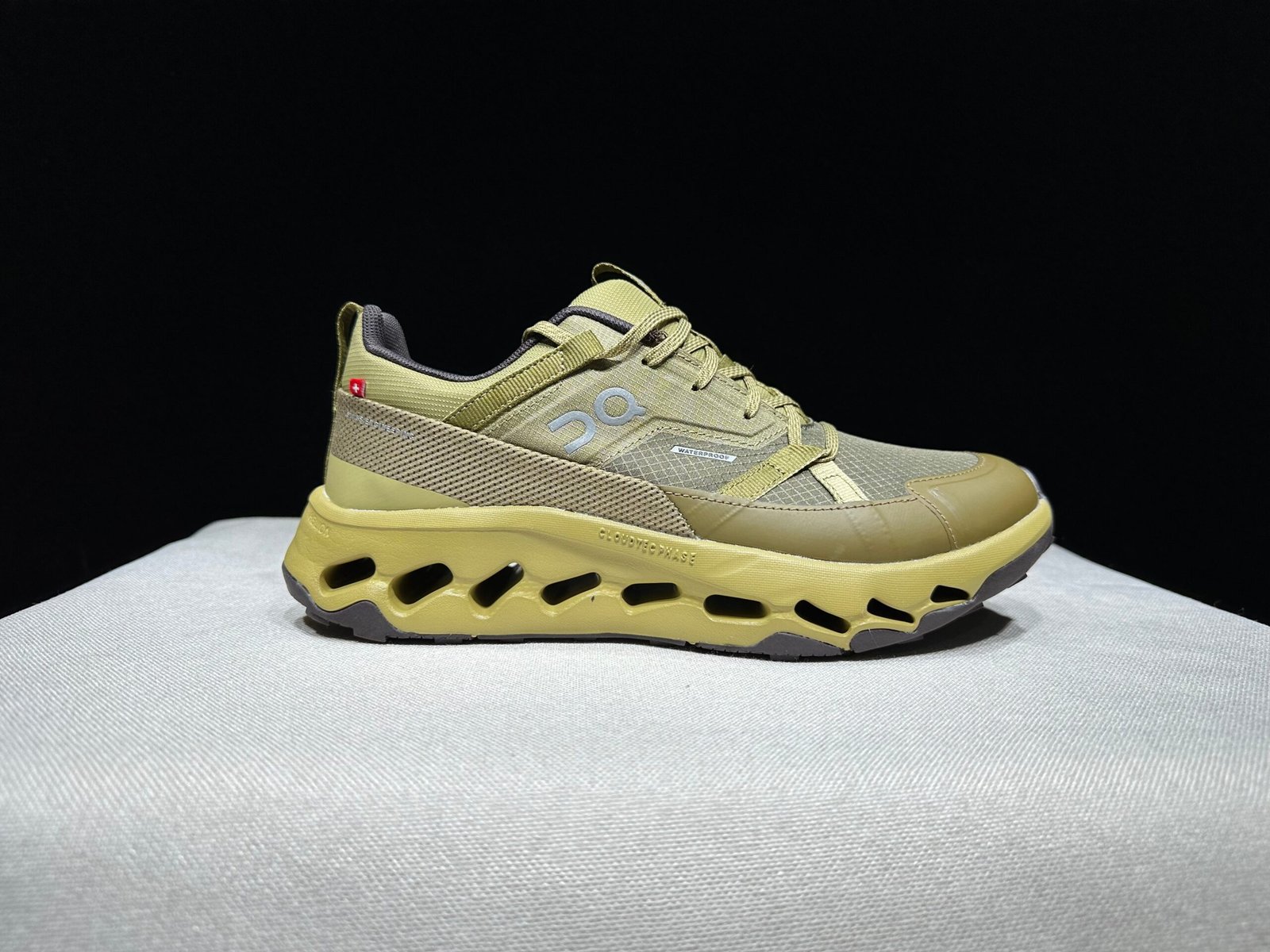 On Running shoes inspired Cloudhorizon