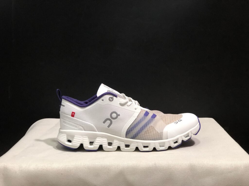 On Running shoes inspired Cloud