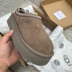 UGG Warm Slippers (6 colors )