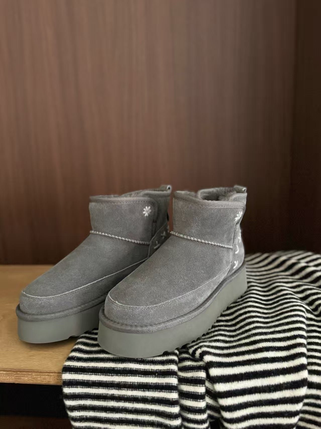 UGG BOOTS