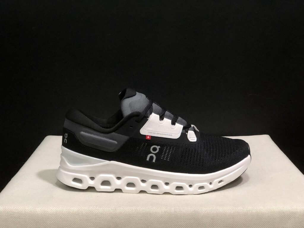 On Running shoes inspired Cloudstratus 3