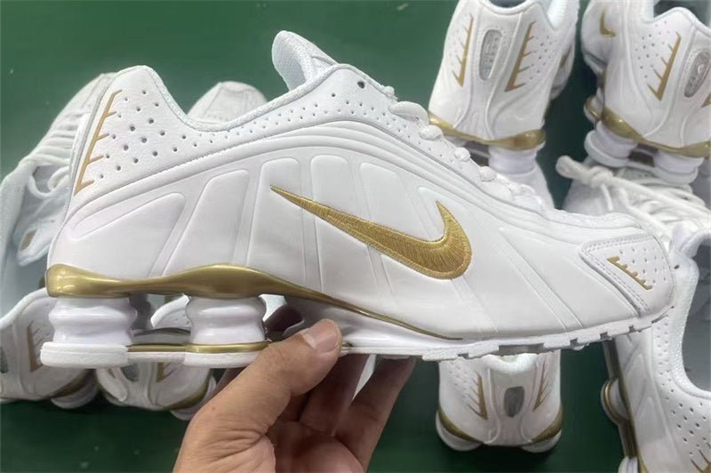Nike Inspired Nike Shox R4 Size / K32
